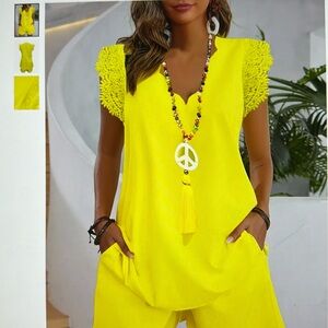 Comfortable solid color shorts set with lace at the sleeves